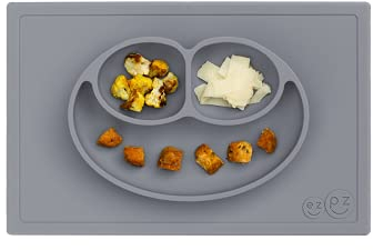 ezpz Happy Mat (grau) – 100% Silikon-Saugnapfplatte mit integriertem Tischset für Kleinkinder + Vorschüler – geteilter Teller – spülmaschinenfest