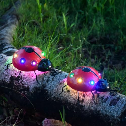 Tuzsocr 2 Stück 3D Marienkäfer Deko,Solar Marienkäfer Gartenfiguren, Wetterfest Metall Marienkäfer Wandkunst,Käfer Skulpturen mit LED Solarlampen,Insekten Deko Außenbereich Rasen Hof Gartenzaun Wand