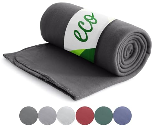 wometo Eco Fleecedecke aus 100% recyceltem Material + OekoTex und GRS Zertifiziert 130x160 cm ca. 400 g - dunkelgrau mit Anti-Pilling und Kettelrand