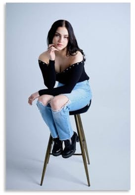 YAPING Chair, Sitting, Jeans, Blouse, Staring, Black Hair, Girl, Young Woman Poster Wandkunst Bilddruck Moderne Familienzimmer Dekor 24x36inch(60x90cm)