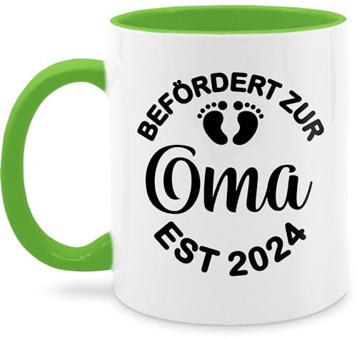 Shirtracer Tasse 325 ml - Großmutter - Befördert zur Oma 2024 - schwarz - Grün - Geschenk für werdende Omas