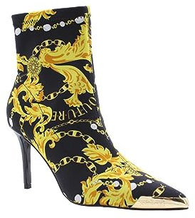 VERSACE JEANS COUTURE Stivale tronchetto fondo Scarlett firmato Versace, caratterizzato da tomaia in lycra fantasia baroque, altezza Tacco 8,5 cm, Circonferenza polpaccio (taglia min): 23,5 cm Circon