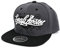 Spaß Kostet Snapback Logo mit fettem 3D Stick