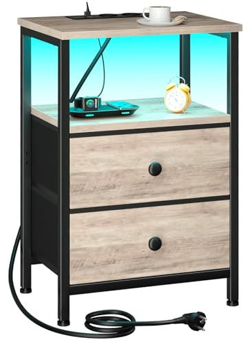 AMHANCIBLE Nachttisch, Beistelltisch mit Ladestation und LED-Leuchten | 3-stufiger Sofatisch mit 2 Stoffschubladen, Nachtschrank aus Holz mit offenem Regal für Schlafzimmer, Wohnzimmer, Grau