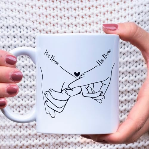 KMT Druckwelt Personalisierte Paar-Tasse „Finger-Schwur“ mit Namen – Keramik Becher Set als Geschenk für Paare