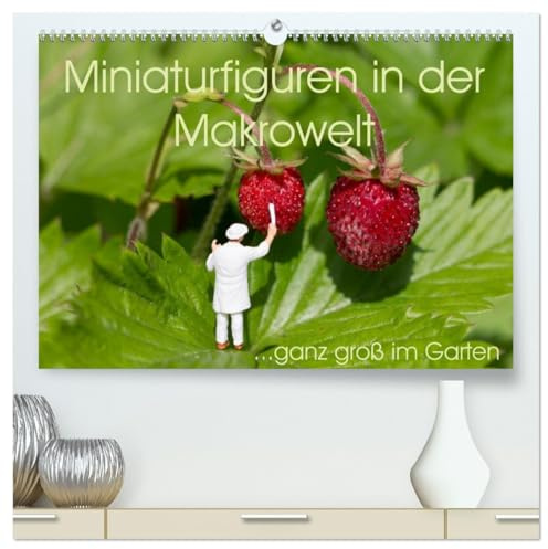 Miniaturfiguren in der Makrowelt ...ganz groß im Garten (hochwertiger Premium Wandkalender 2026 DIN A2 quer), Kunstdruck in Hochglanz: CityZwerge kommen ganz groß raus... im Garten! (CALVENDO Kunst)