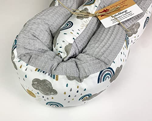 Schlangenmanufaktur® Baby Kuschelschlange Stillkissen Grau mit Regenbögen & Wolken, Handgemacht in Bayern aus Öko-Tex® Materialien in vielen Größen, Kopfschutz für Wickeltisch, Nackenrolle (140x13cm)