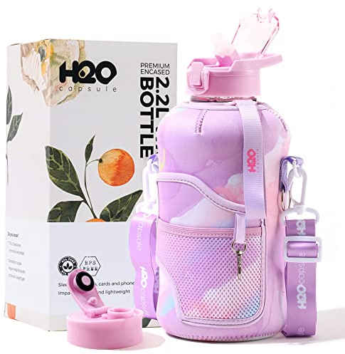 H2O Capsule 2.2 l halbe Liter Wasserflasche mit Aufbewahrungshülle und abnehmbarem Strohhalm,BPA-frei, großer, wiederverwendbarer Getränkebehälter mit Griff, 2.2 Liter, lila Batikfärbung