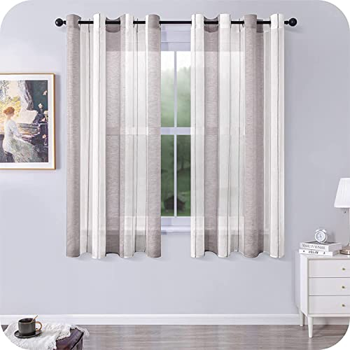 MRTREES Voile Gardinen Kurz Vorhang Halbtransparent Streifen Stores Schals mit Ösenschal Moderner Wohnstil Weiß+Grau 122×140cm (H×B) für Dekoration Kinderzimmer Wohnzimmer Schlafzimmer 2er-Set