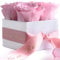 Ewige Rosen 4 Stück - Rosen haltbar 3 Jahre - Blumenbox in Weiß mit Satinband in Rosa und Goldschrift