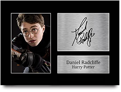 HWC Trading Daniel Radcliffe A4 Senza Cornice Firmato Regalo Visualizzazione Delle Foto Print Immagine Autografo Stampato Per Harry Potter Gli Appassionati Di Cinema