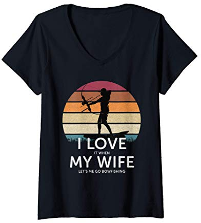 Damen Ich liebe meine Frau Vintage Bow Fishing Design T-Shirt mit V-Ausschnitt