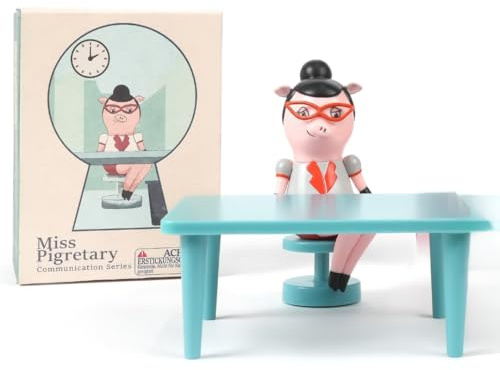 Miss Pigretary, die Figur zur Erinnerung an nostalgische Büroboten. Effizienz und Humor vereint. Das Geschenk für eine unkomplizierte Form der Kommunikation von DecoFunPlay ®