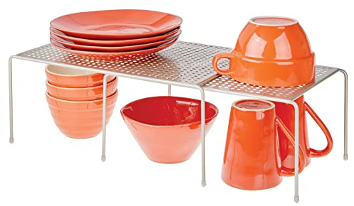 mDesign Regaleinsatz für Küchenschrank – verstellbare Geschirrablage aus Metall für mehr Abstellfläche – stapelbarer Schrankeinsatz zum Ausziehen – mattsilberfarben