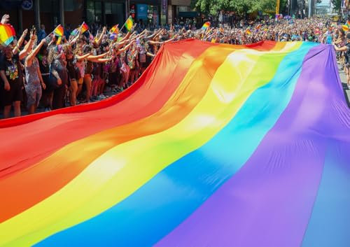 CALVENDO Poster 59,4 x 42,0 cm Querformat Regenbogenfahne auf LGBTQ-Parade oder CSD| Bilder, Kunstdruck, Wandbild, Wanddeko, Prints ohne Rahmen