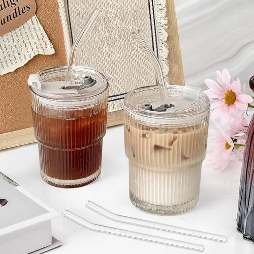 Lot de Verre à Eau avec Couvercle et Paille, 2 Pièces Verre avec Couvercle et Paille 400ML, Verre avec Paille, Verre Strié, Pour Smoothies, Thé, Cola, Jus de Fruits, Soda, Cafe, Cocktails