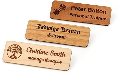 Personalisiertes Öko-Namensschild aus Holz mit Nadelbefestigung | Schaffen Sie Ihr personalisiertes Namensschild | Lasergravur - Ahorn