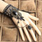Inateannal Schwarzes Kristall Fingerarmband Schwarzes Spitzenblumenarmband Strass Fingerring Armband Sklavenhand Armband Schmuck Für Frauen Und Mädchen Geschenk