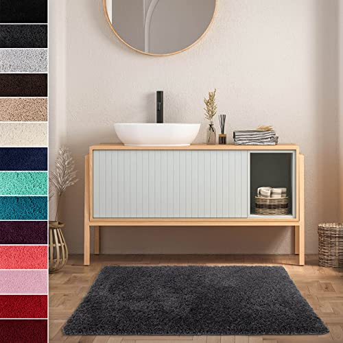 casa pura Badteppich Sky Soft - Flauschige, rutschfeste & Weiche Badematte | Bad & Duschvorleger für Badewanne Dusche & Toilette | Maschinenwaschbar & schnell trocknend | 50x80 cm - Dunkelgrau