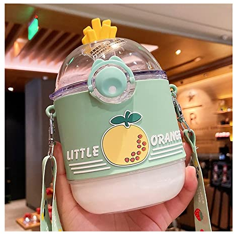 Tigrun Bouteille Sport Gourde Eau 390 ML Kawaii Fraise Pêche Bouteille d'eau avec Paille Sangle en Plastique Portable Voyage en Plein Air Fruits Boissons Bouteilles Bouteille Eau Reutilisable