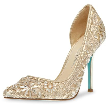 Betsey Johnson Women's Chic Pump, Light Gold, 6