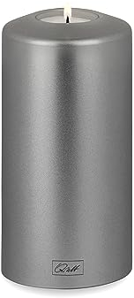 Qult Farluce Classic Metallic Silber • ∅ 8 cm Höhe 15 cm • Teelichthalter in Kerzenform • Kunststoffkerze in Kerzenoptik • Mit Teelichteinsatz • inkl. 1 TLN50 Nightlight Teelicht