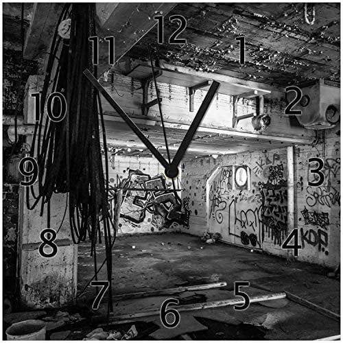 Wallario Design-Wanduhr Alte verlassene Fabrik in schwarz weiß mit Graffiti aus Glas, Motiv-Uhr Größe 30 x 30 cm, Schwarze Zeiger