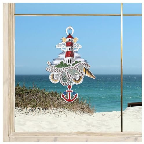 Fensterbild Meeresbrise Leuchtturm Vogtländische Spitze maritim - Badezimmer-Deko als gestickter Anhänger mit Muscheln und Anker - Spitzenbild mit Urlaubs-Motiv Höhe x Breite 19 x 12 cm