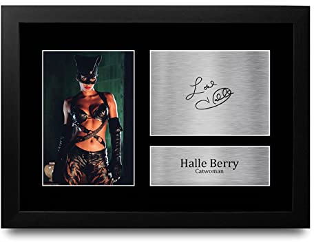 HWC Trading FR A4 Halle Berry Catwoman Catwoman Geschenke Geducktes Signiertes Autogramm Foto für Fans von Film Memorabilien - A4 Gerahmt