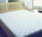 Matratzenauflage Matratzenschoner Matratzentopper ca. 140x200 cm Unterbett Gesteppte Matratzenschutz Spannauflage Topper Microfaser Mit elastischen Bändern - 4 Eckgummis dehnbar bis zu 30 cm