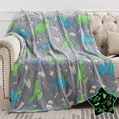 Ruiuzioong Kuscheldecke Glow In The Dark Decke Kinderdecke leuchten im Dunkeln Plüschdecke Little Sterne Kinder Decke Geschenk (Grüner Dinosaurier,130 x 150cm)