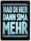 Hau di her dann sima mehr Stammtisch Metallschild XXL in 28x38 cm witziges Blechschild mit lustigem Spruch in Bayerischem Dialekt als Deko für den Partykeller oder den Bauwagen