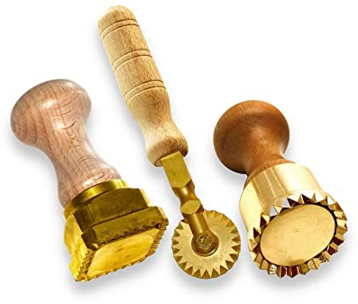 La Gondola Set of 3 Pasta Tools - Square Festooned 45x55mm & Round Festooned 50mm Ravioli Stamps & Pasta Cutter Festooned Wheel | Brass & Natural Wood | Easy to Use | Pasta Cutters Made in Italy