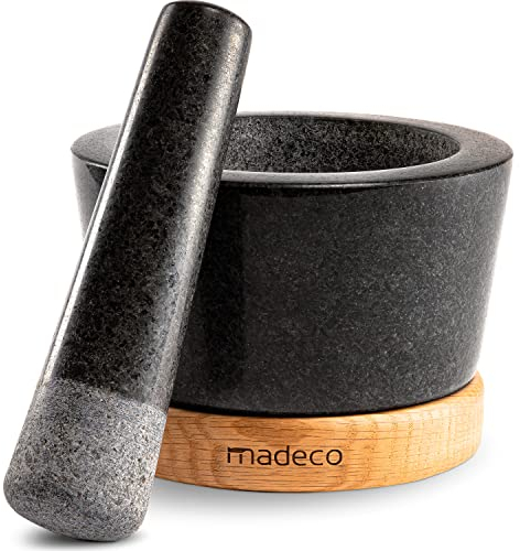 madeco Mörser mit Stößel Granit auf Holzsockel Eiche Ø 14,5 cm - Perfekt geeignet für Gewürze, Kräuter & Nüsse - Steinmörser Set - Design Granit Mörser & Stößel groß