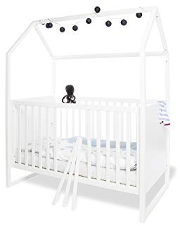 Babyzimmer Möbel Set Kinderzimmer 'Hilda & Viktoria' breit, mit Hausbett, Wickelkommode und Schrank, weiß