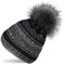 styleBREAKER Damen Strick Bommelmütze mit Buntem Mustermix und Fleece Futter, Winter Fellbommel Mütze, Strickmütze 04024202, Farbe:Schwarz-Dunkelgrau