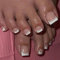 Ceboic 24 Pièces Faux Ongles pour Orteil Court French Artificiels Faux Ongles D'Orteil Pleine Couverture Ongles Conseils Pied Ongles pour Femmes et Filles Nail Art Décorations (Nude Blanc)