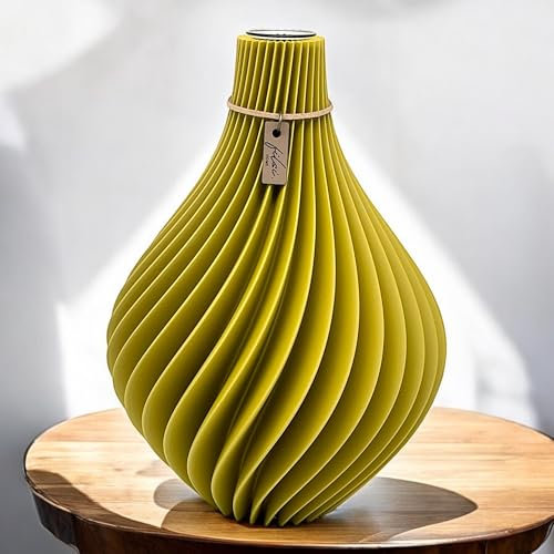 Filsi Home | 3D Druck Vase Nuvia | hergestellt aus PLA (Bio-Kunststoff) | umweltfreundlich | Tiefe Rillen | einzigartige Optik | Made in Germany (Spicy Lime, 25cm Höhe 17cm Durchmesser)