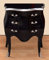 Casa Padrino Barock Nachtkommode Schwarz/Silber - Handgefertigte Massivholz Kommode im Barockstil - Antik Stil Nachttisch mit 3 Schubladen - Barock Möbel