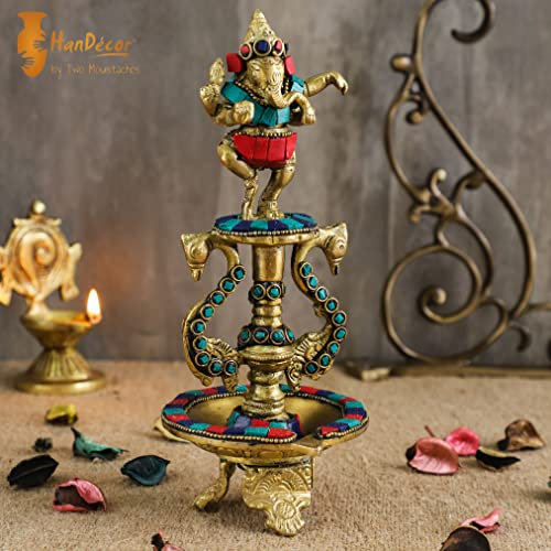 Two Moustaches 20,3 cm große tanzende Ganesha-Edelstein-Arbeit, Messing-Öl-Diya, Messing-Lampen für Zuhause, Diyas für Einweihungsfeiern, Diya für Diwali-Dekoration, Diyas für Pooja, mehrfarbig