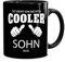 So sieht ein richtig ein richtig cooler Sohn aus Tasse Familie MoonWorks® schwarz unisize