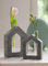 Dekoleidenschaft 2X ausgefallene Vase Haus aus Beton mit Reagenzglas für einzelne Blumen, Dekoobjekt mit Blumenvase, Glasvase