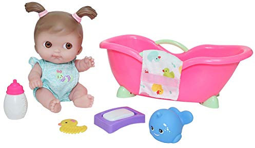 JC TOYS- Muñeca Lil’ Cutesies de 24 cm de Vinilo Suave, Vestida con un Mono Verde Jaspeado, Incluye bañera y 6 Accesorios, Ideal para Jugar, Rosa, diseñado por Berenguer, +2 años