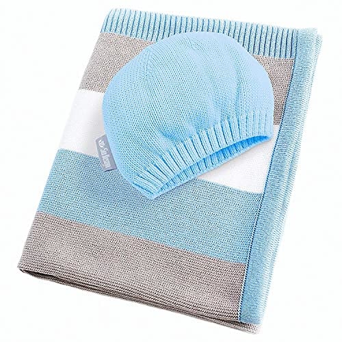 sei Design Baby Decke aus 100% Baumwolle 90 x 70 | kuschelige Strickdecke + Mütze | Ideal als Erstlingsdecke, Kuscheldecke, Puckdecke für Jungen in hübscher Geschenk-Verpackung