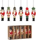 Weihnachtsornament „Nussknacker“ – Set mit 6 Stück – L4 x B2 x H11 cm – Polyester – Rot