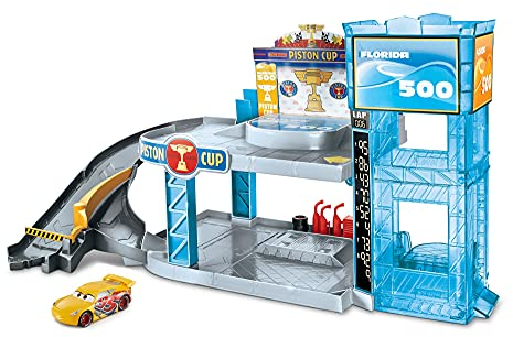 Disney Pixar Cars Disney Cars FWL70 Florida 500 Rennbahn-Parkhaus[Exklusiv bei Amazon]