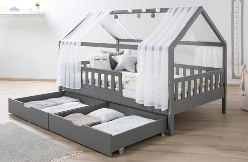 TiCAA Hausbett mit Tüll Kim 90x200 cm, 100x200 cm, 120x200 cm, 140x200 cm für Jungen & Mädchen, inkl. Rolllattenrost, Schubkasten und Rausfallschutz variabel, Hellgrau aus Kiefer Massivholz