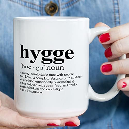 Hygge Definition Kaffeetasse Hygge Definition Typografie Kaffeetassen 425 ml Lustige Sprüche Keramik Kaffee oder Tee Tasse Bestes Geschenk oder Souvenir für Männer Frauen Geburtstag Festival