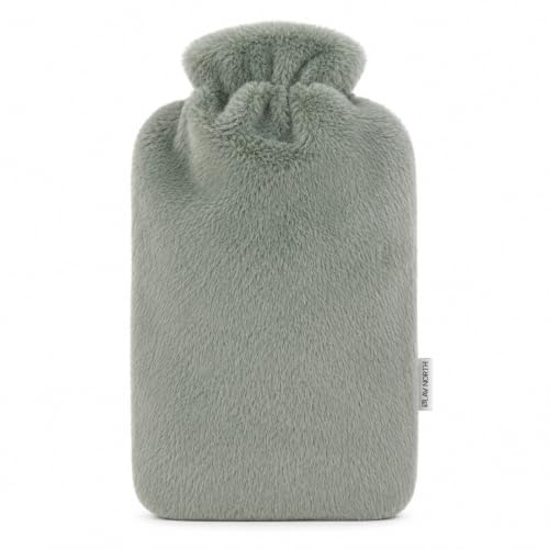 Ølav North Wärmflasche mit Nordic Fur Bezug, Inkl. Geschenkverpackung, 1.8 Liter, Grün, Besonders weicher Stoff Hergestellt aus nachhaltigen Materialien, Geschenk für Frauen, Freundin