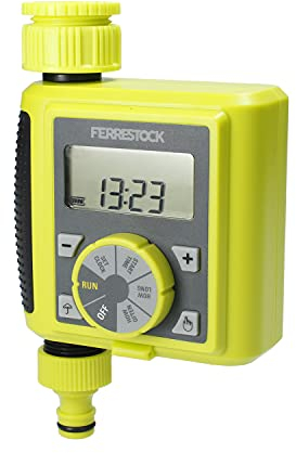 Ferrestock FSKPRO003 programador de riego digital, regula frecuencia y duración del riego, riego manual, programas cortos, botón DELAY, rosca superior de 3/4 y salida con racor rápido